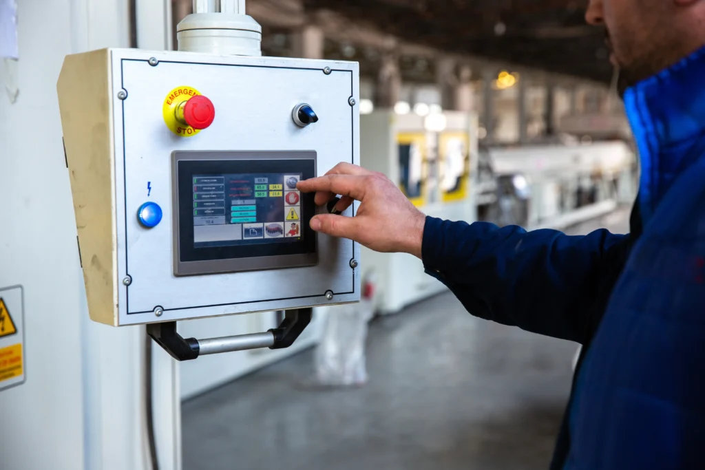 PLC y cómo funciona en la automatización industrial?